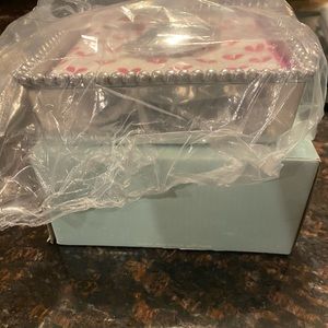 Mariposa napkin holder